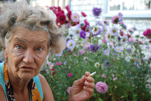 smoking-old-lady11.jpg