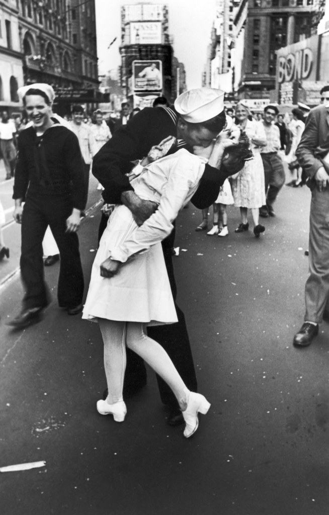 sailor_nurse_kiss_zpso31nphxn.jpg