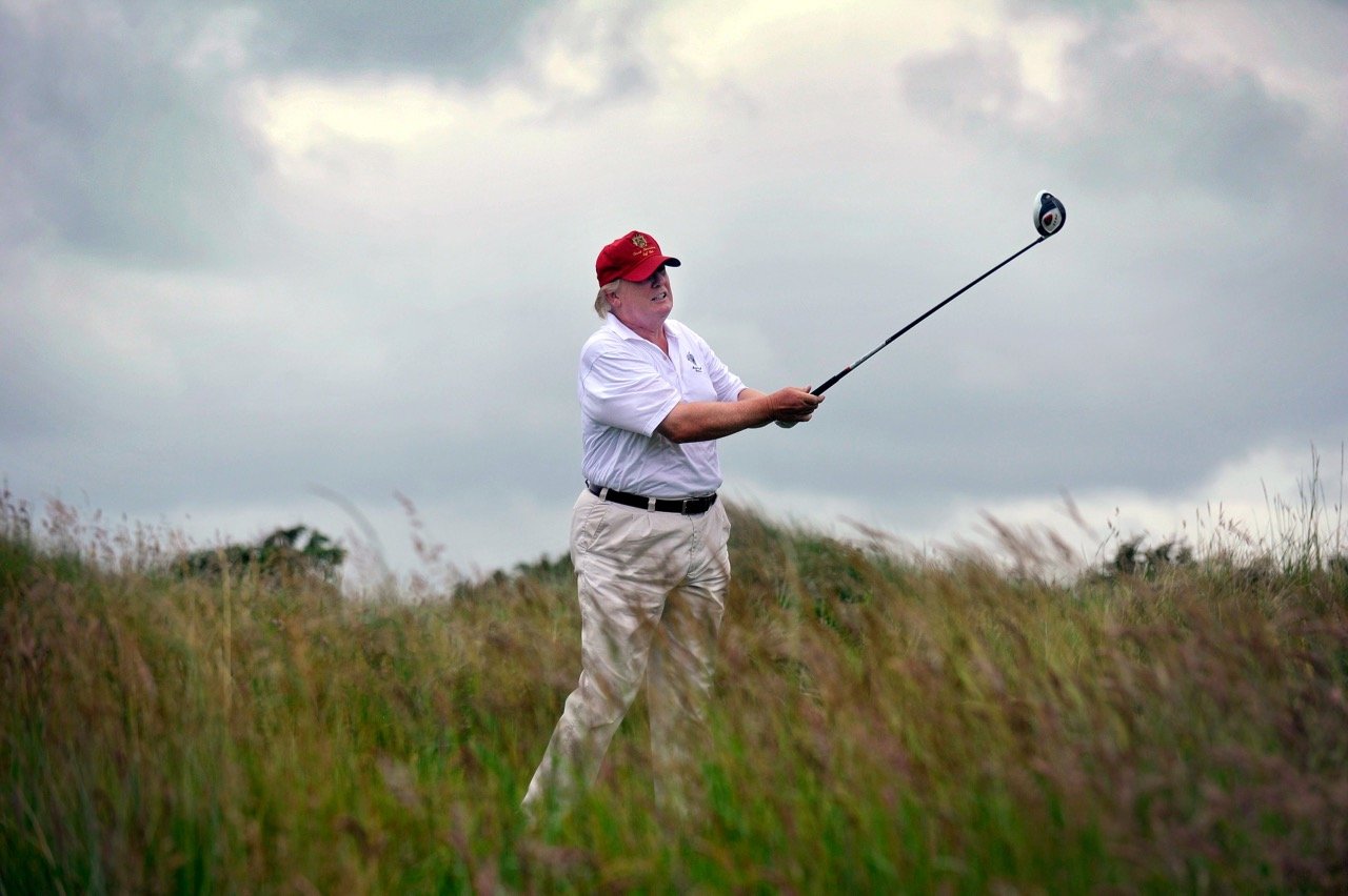 trumpgolfcount.com