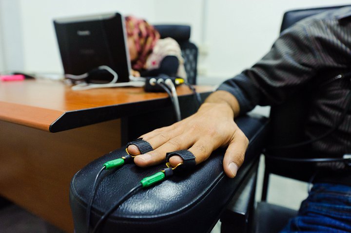 Man-strapped-to-polygraph-machine.jpg