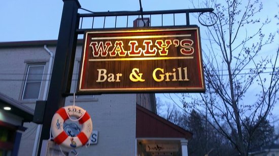 wally-s-in-saugatuck.jpg