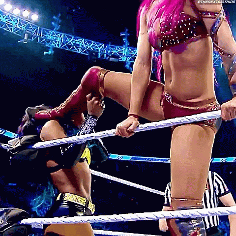sasha-banks-naomi.gif