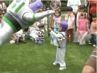 kid-pinata-buzz.gif