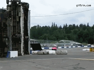 1308591435_car_jump_over_buses_fail.gif