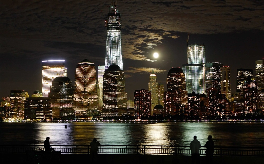 pb-121001-nyc-moon-7p_photoblog900.jpg