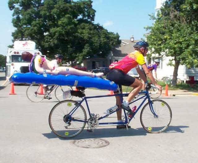075-monday-inflatable-woman.jpg
