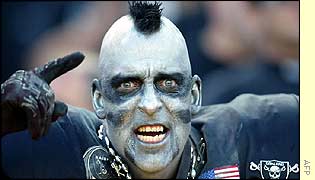 _38737639_raider_fan300.jpg