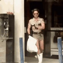 tenor.gif
