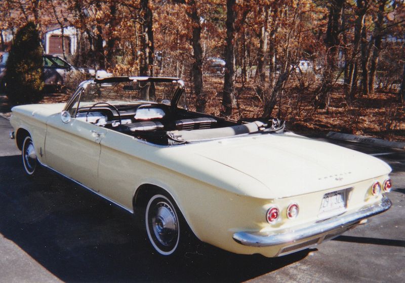 800px-1964_Corvair_Monza-1.jpg