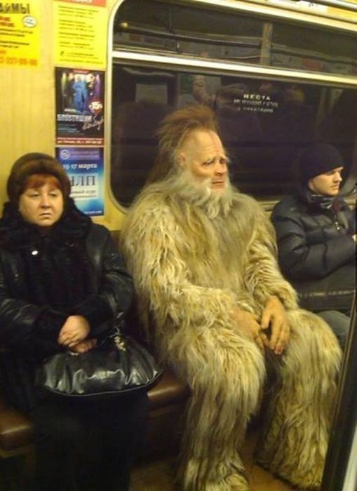 public_transport_attracts_all_the_weirdos_09.jpg