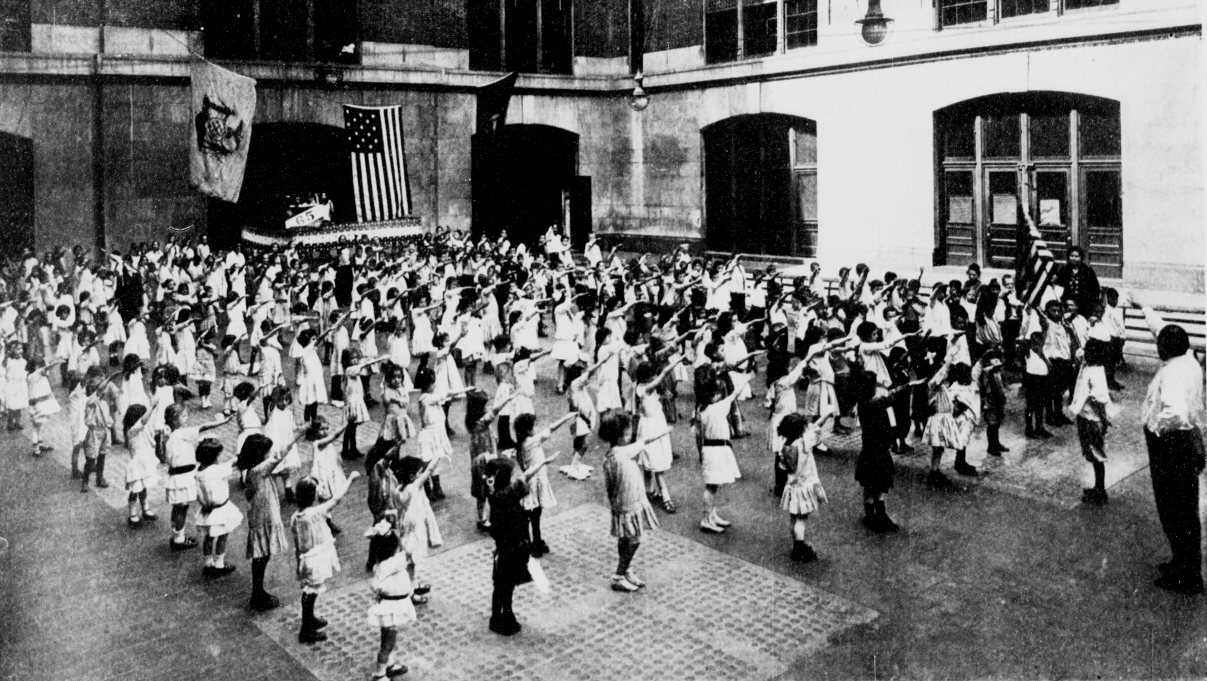 Bellamy_salute_1915.jpg