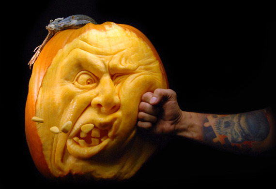 halloween-pumpkin-carvings-by-villafane-studios-3_zps6ccc93f2.jpg