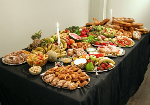 gdevietri-Dumpster-Feast-2004-Food-recovered-from-supermarket-and-shop-bins-over-one-day-silverware-candles-table-tablecloths-500x352.jpg