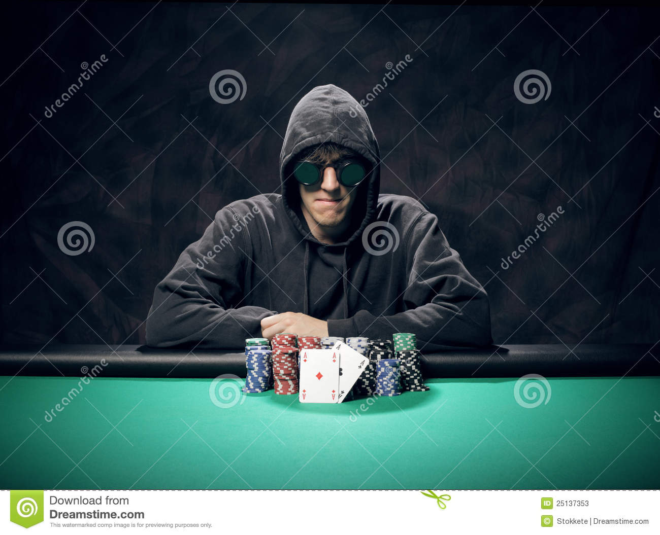 texas-hold-em-poker-winner-25137353.jpg