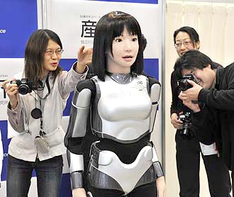 hrp-4c-fashion-robot.jpg