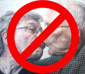 Old_People_Kissing.jpg