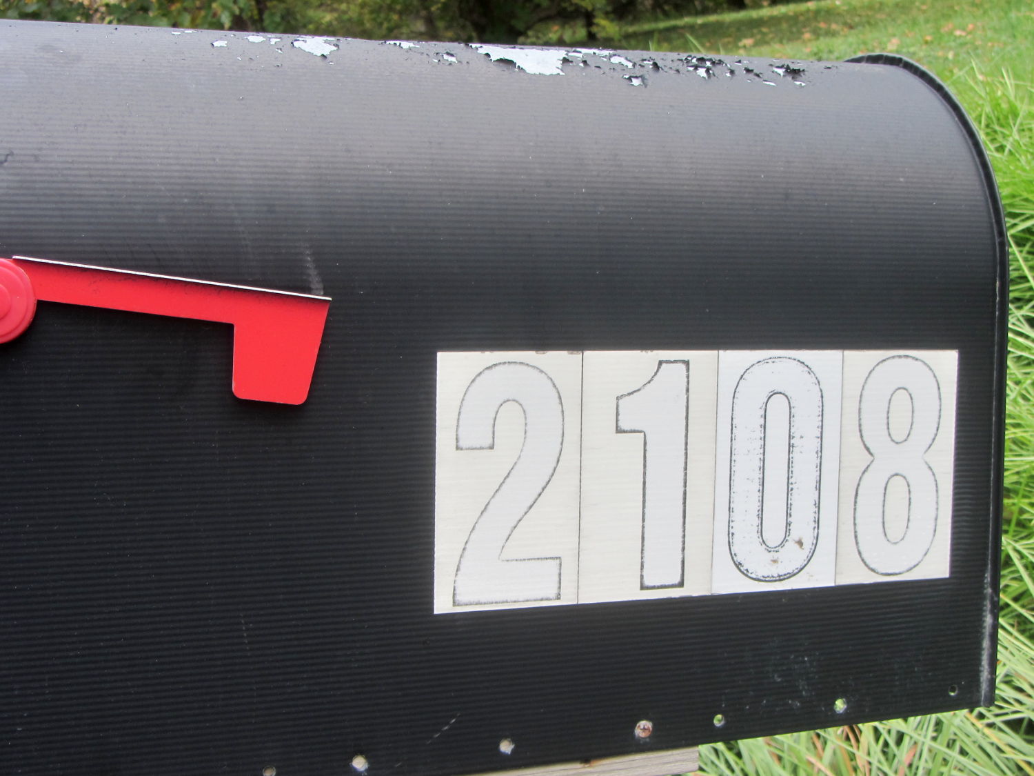 img_5772-mailbox-faded-numbers.jpg