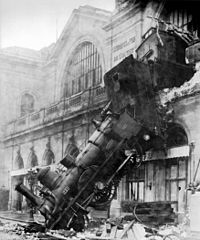 200px-Train_wreck_at_Montparnasse_1895.jpg