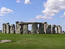 220px-Stonehenge2007_07_30.jpg