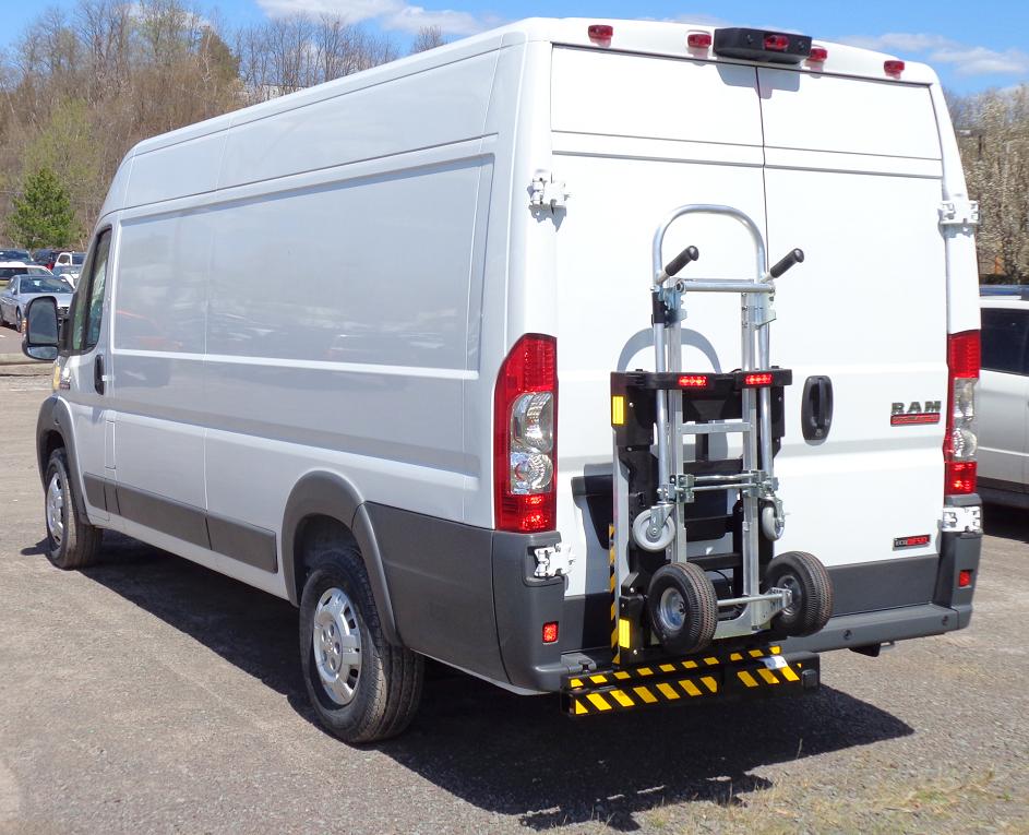 Fiat%20Ducato%20cargo%20van%20with%20HTS%20Systems%20hand%20truck%20rack%20pic5sm.JPG